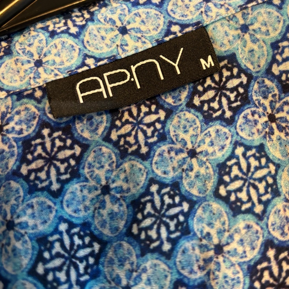 AP NY button up with roll up sleeve, medium - Picture 6 of 10